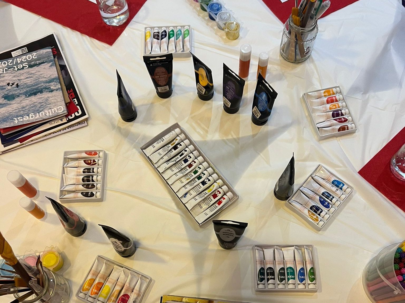 Fluid Art wellness lisbon portugal workshop painting mindfullness therapeutic art in llisbon 