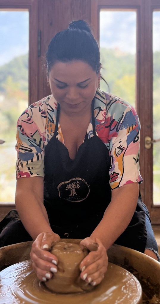 Fluid Art wellness lisbon portugal workshop painting mindfullness therapeutic art in llisbon 