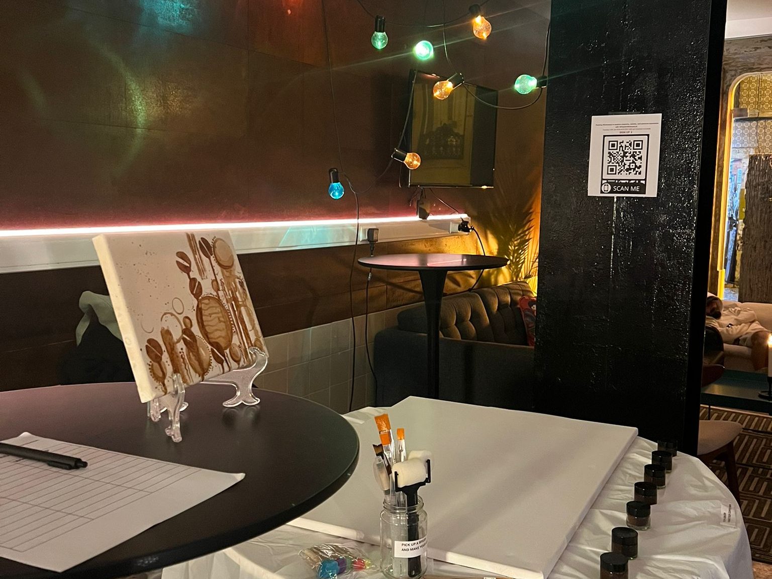 Fluid Art wellness lisbon portugal workshop painting mindfullness therapeutic art in llisbon 