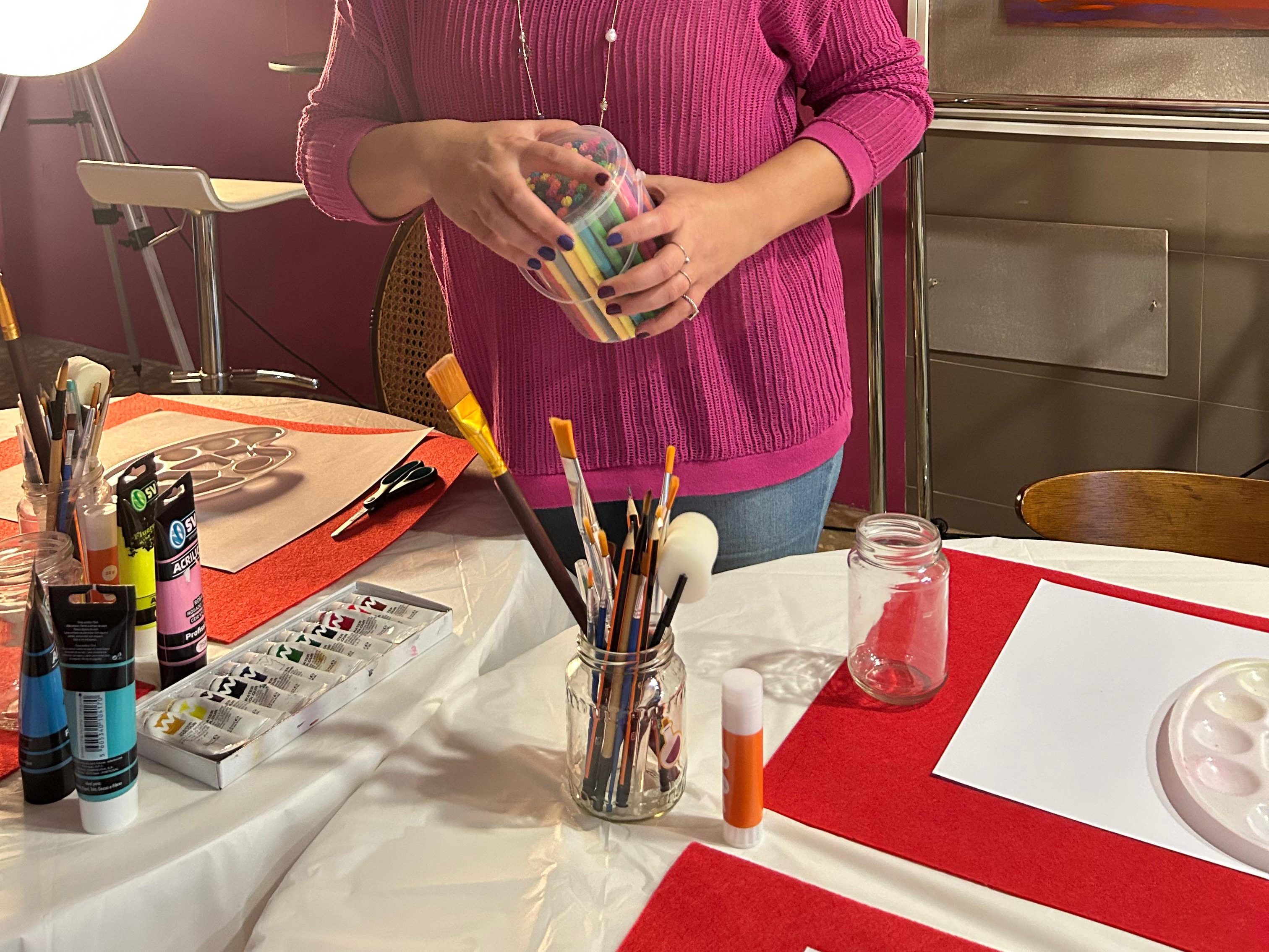 Fluid Art wellness lisbon portugal workshop painting mindfullness therapeutic art in llisbon 