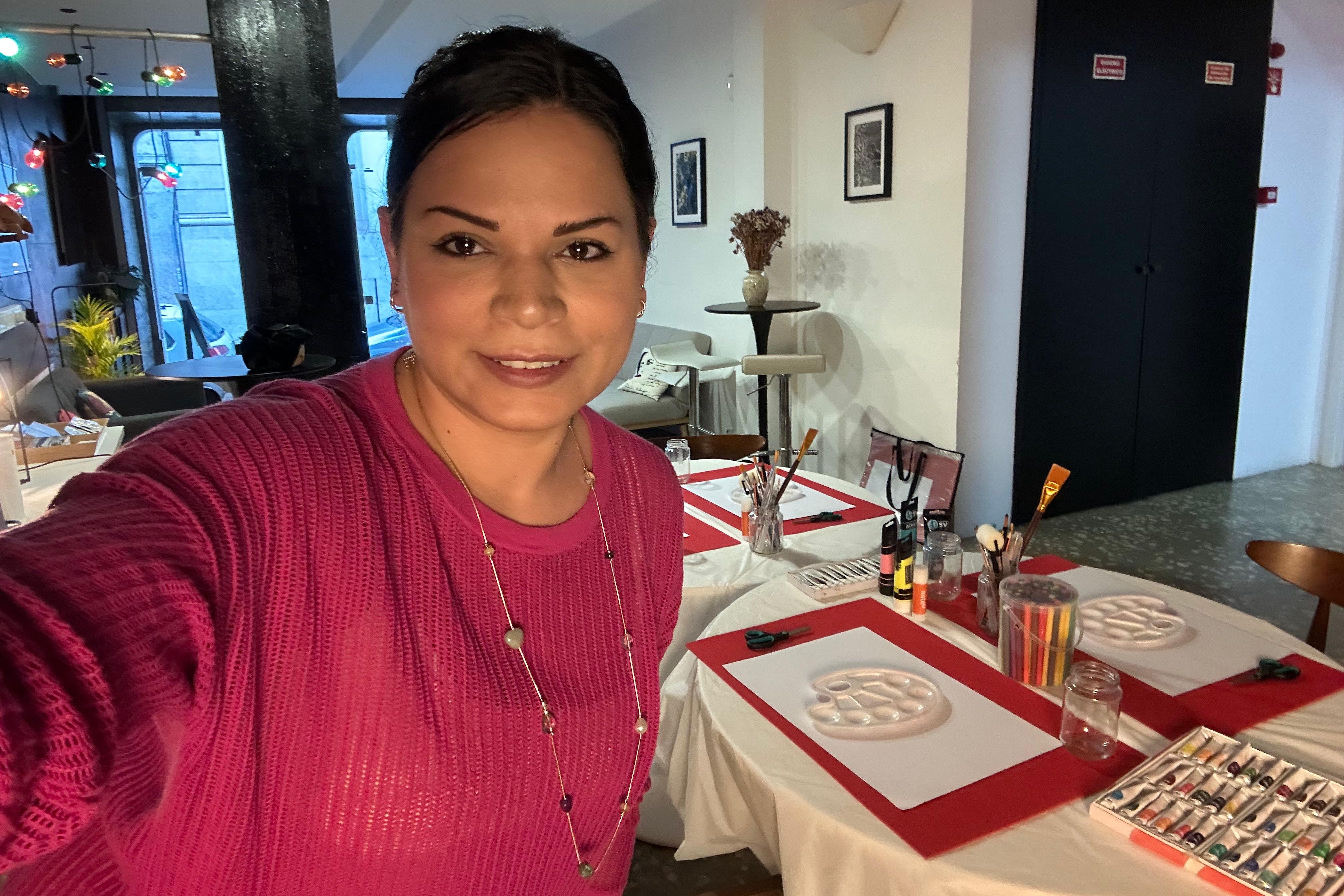 Fluid Art wellness lisbon portugal workshop painting mindfullness therapeutic art in llisbon 